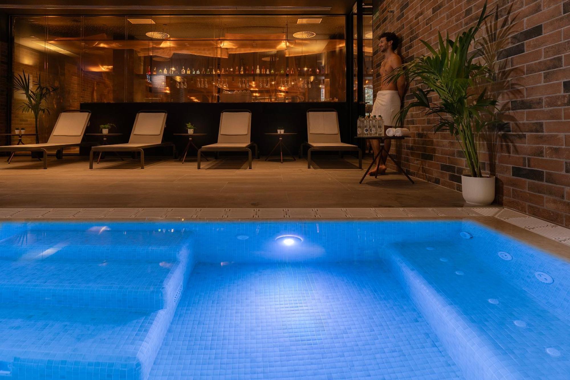 Axel Hotel Bilbao - Adults Only Экстерьер фото